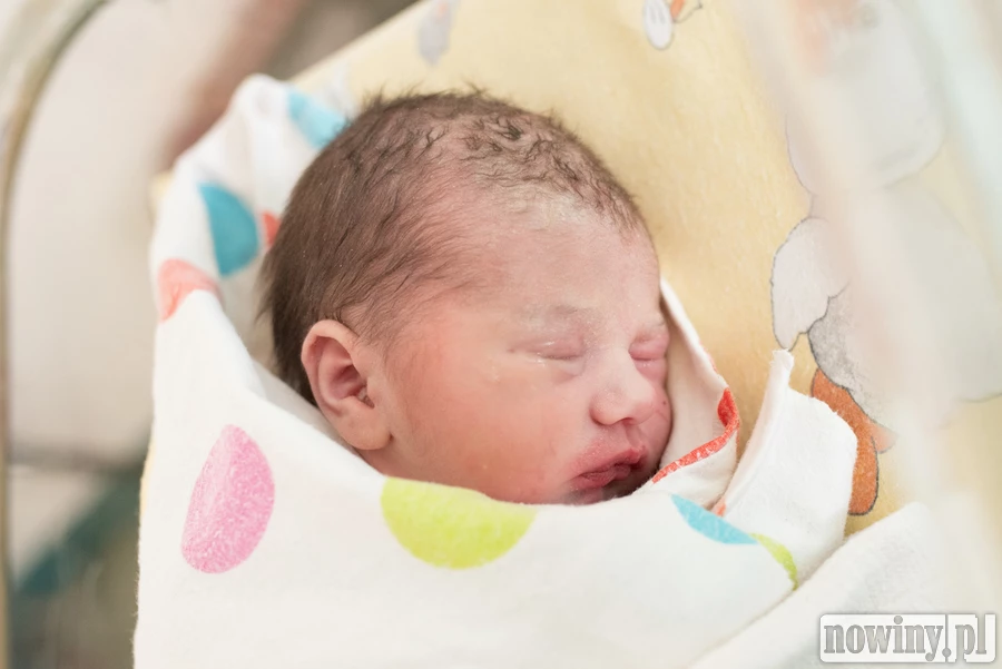 Nikola Tatarczyk urodziła się 8.08 o godz. 1.40 jako córeczka Anny i Karola z Mszany. Dziewczynka ważyła 3200 g i mierzyła 54 cm. To pierwsze dziecko pary.