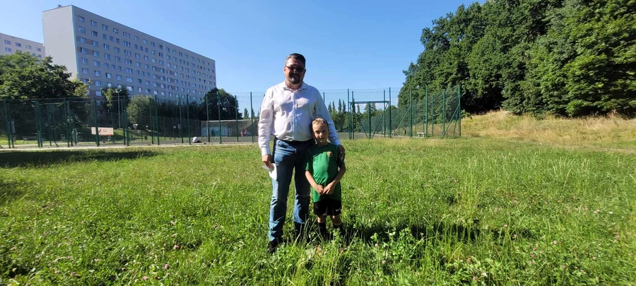 Grzegorz Mosoń uważa, że osiedle Morcinka jest przyjazne mieszkańcom. Fot. KaBa