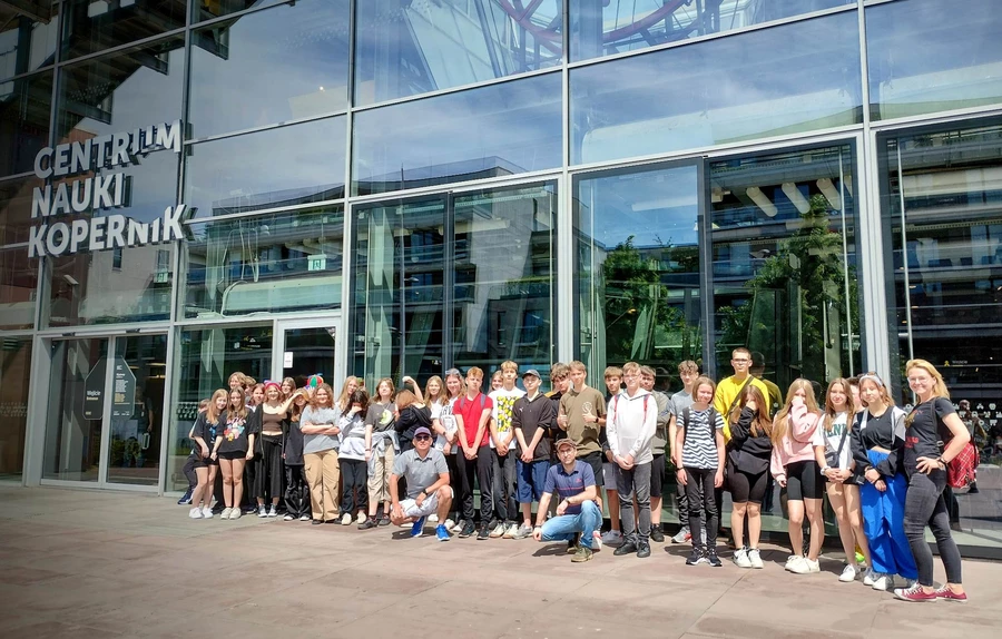 Wizyta w Centrum Nauki Kopernik była okazją do eksperymentów. Fot SP 19