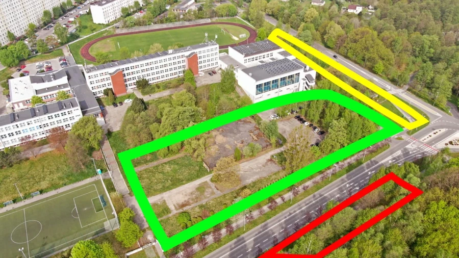Kolor zielony to teren aquaparku, żółty - parking, czerwony - parking po nabyciu przez miasto strefy centrum. Fot. UM Jastrzębie-Zdrój