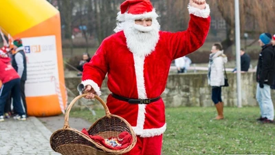 Bieg i marsz mikołajkowy dla oddziału dziecięcego żorskiego szpitala