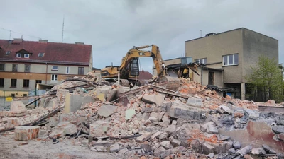 Kuźnia Raciborska. Tyle pozostało po budynku z "kominem krematorium" [WIDEO] 