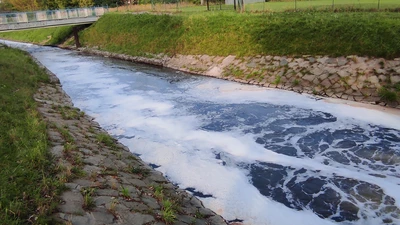 Nacyna w Rybniku biała i spieniona. Została zanieczyszczona [ZDJĘCIA]