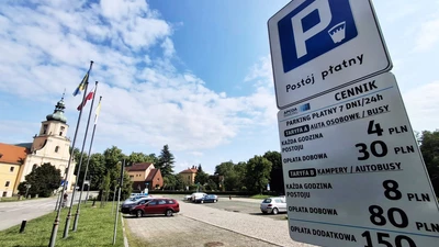 Kto i ile zarobi na opłatach za parking przy kościele w Rudach? To pozostaje tajemnicą. Sprawą interesuje się Watchdog