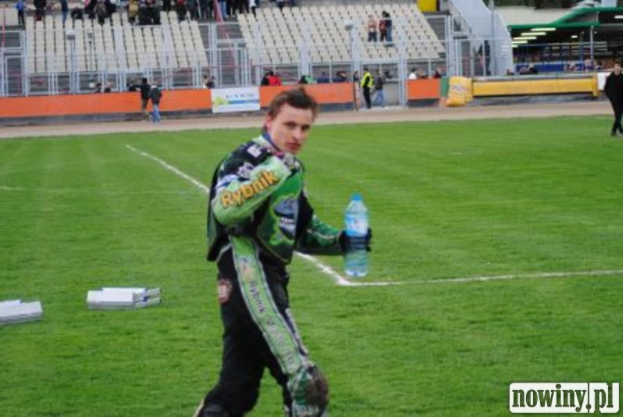 Karpow złamał obojczyk