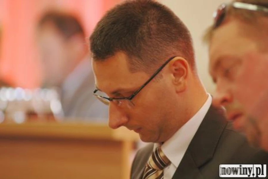 NaM, Oblicza i PiS w jednym KLUBIE