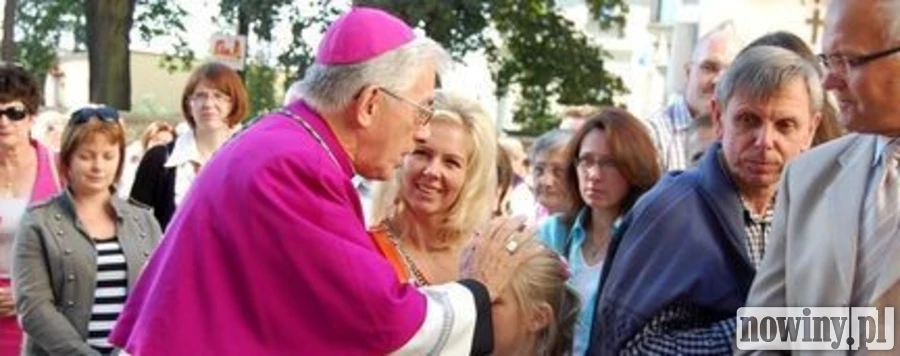 W Pszowie arcybiskup pobłogosławił wiernych