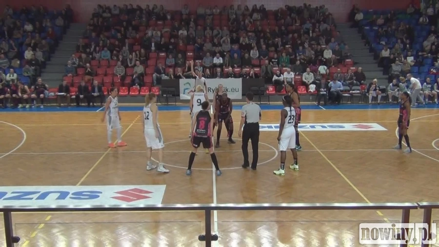 Trenerzy i zawodniczki po meczu Basket ROW - Artego