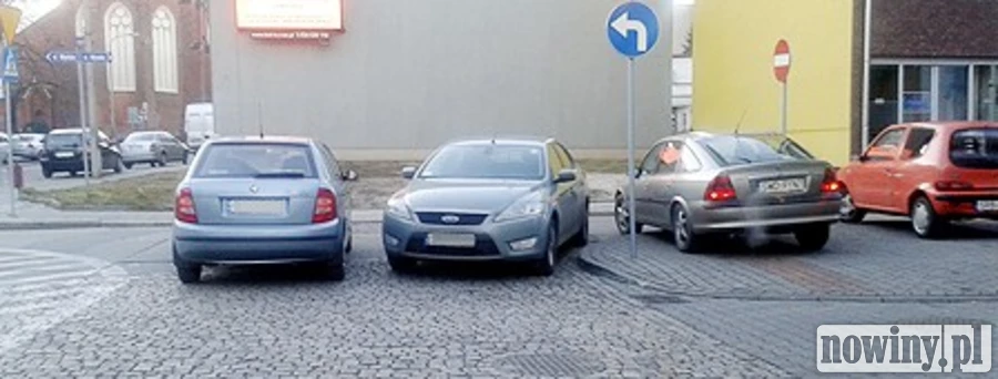 Pod Młyńską parkują i blokują - wiocha w Raciborzu wciąż obecna