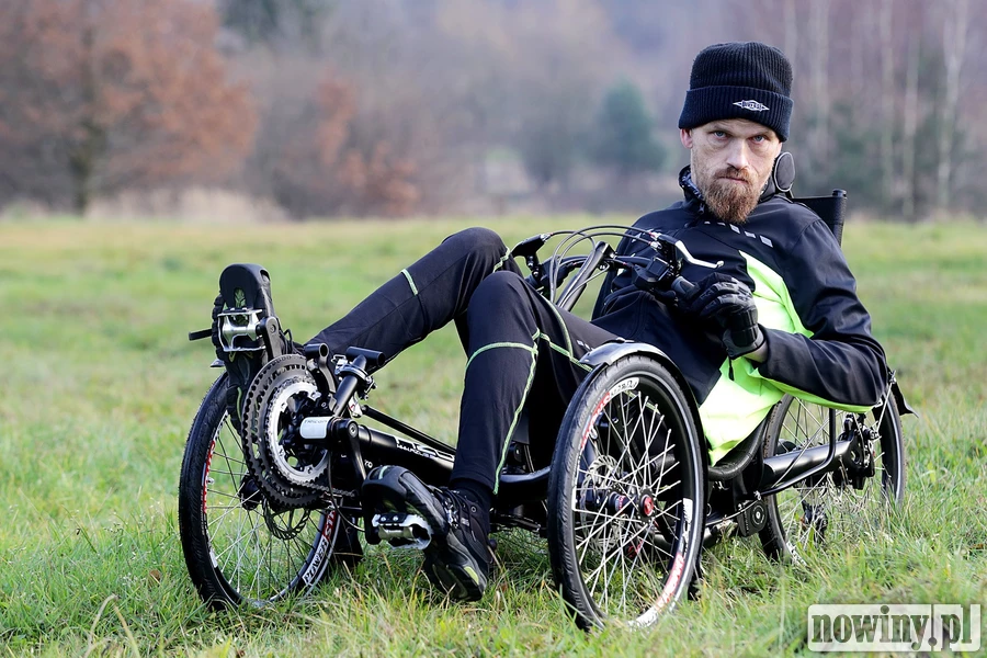 "Nowe nogi" Mariusza - zamienił wózek inwalidzki na rower