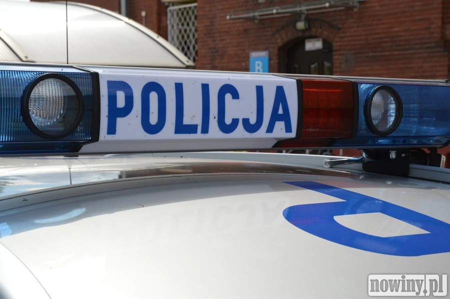 Nietrzeźwy 56-latek podczas cofania uderzył w radiowóz