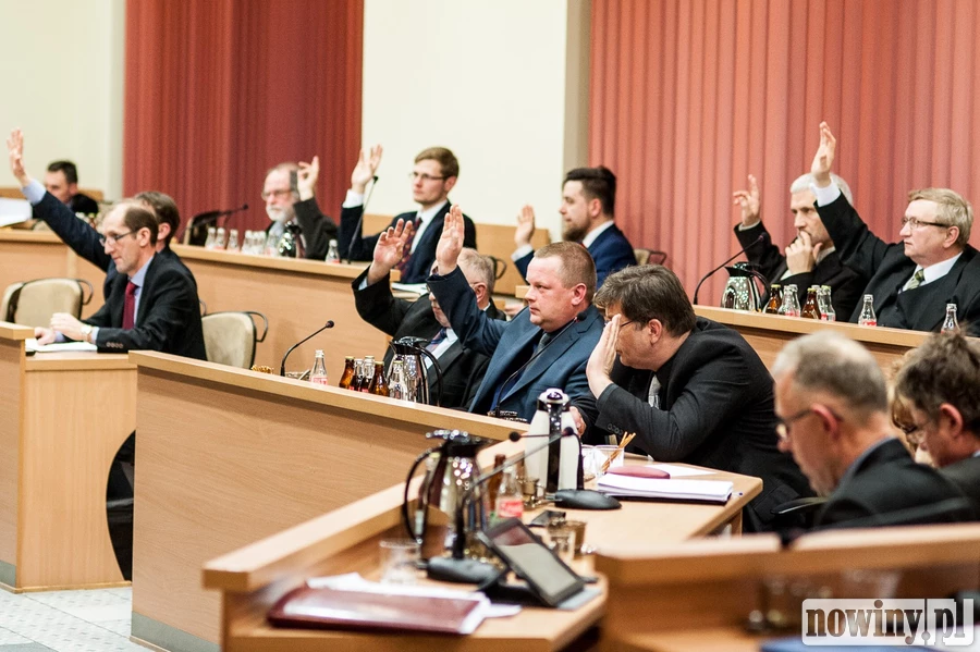 50 interpelacji na sesji. Lenk ogłosił rekord i obiecał asertywność