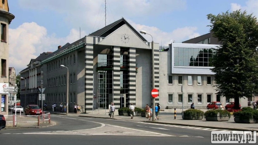 Rybnicki urząd chce być "eko" - na godzinę wyłączą oświetlenie budynku