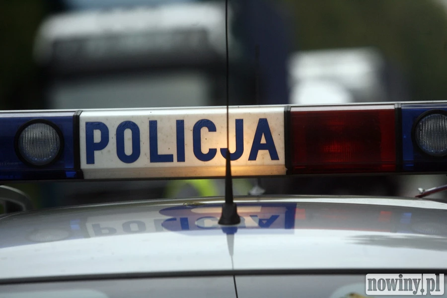 Nietrzeźwa kobieta okaleczyła się nożem, uratowali ją wodzisławscy policjanci