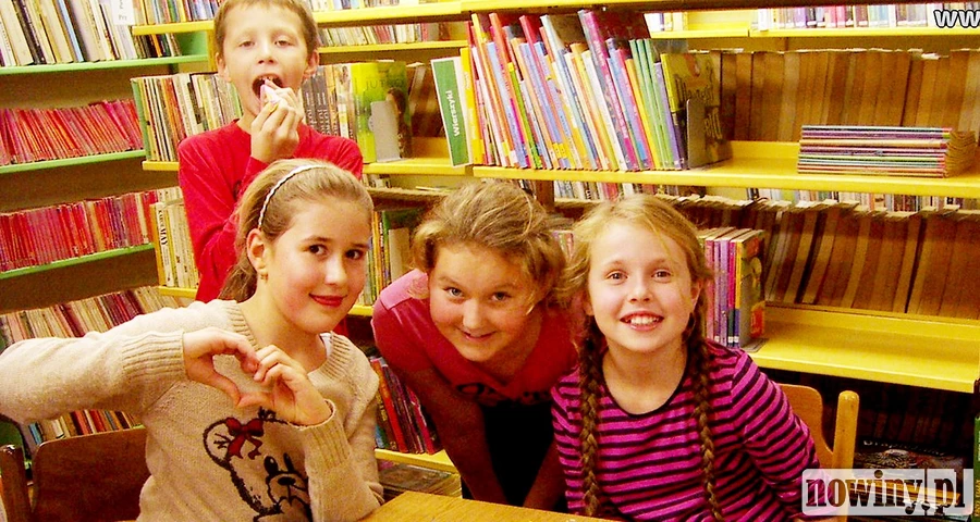 Kartki świąteczne, słoiki i robótki ręczne, czyli listopadowe warsztaty w bibliotece
