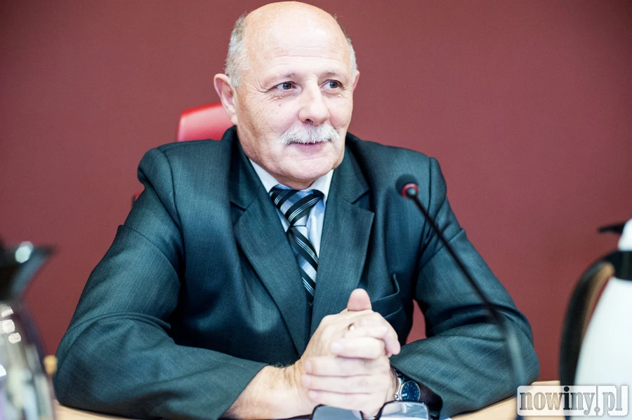 Henryk Mainusz komentuje nieobecność radnych na dyżurach