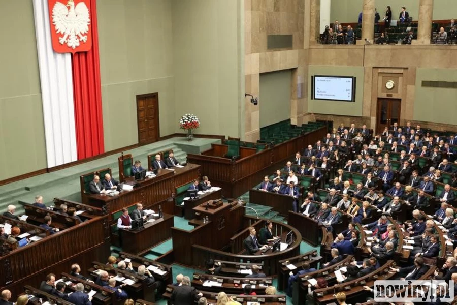 Sejm uchwalił dodatek dla rencistów i emerytów. Kto go otrzyma?