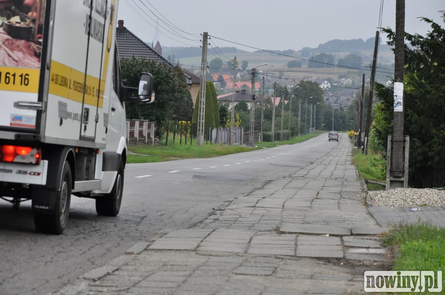 Stary i nierówny chodnik doczeka się remontu