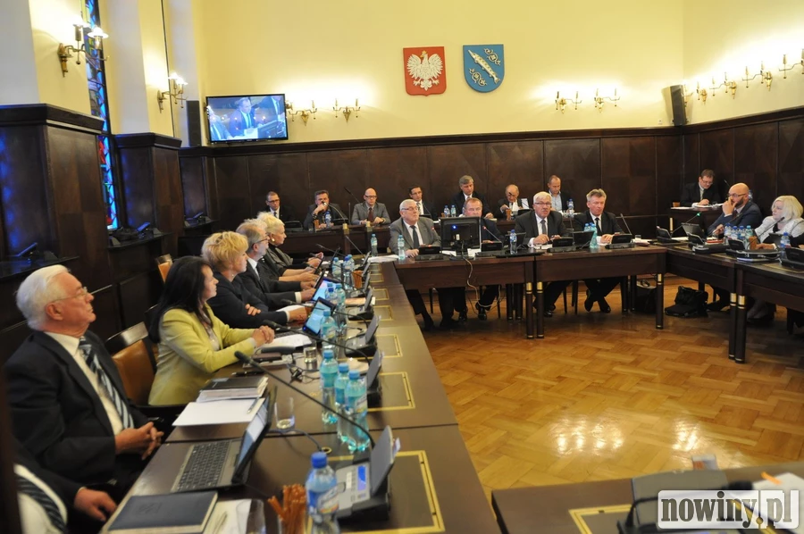 Sesja w Rybniku: budżet na 2017 r., odwołanie przewodniczącego