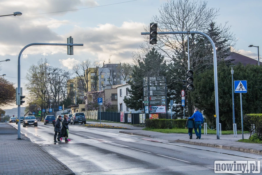 Piesi w strachu przez zepsuty sterownik świateł na Korfantego