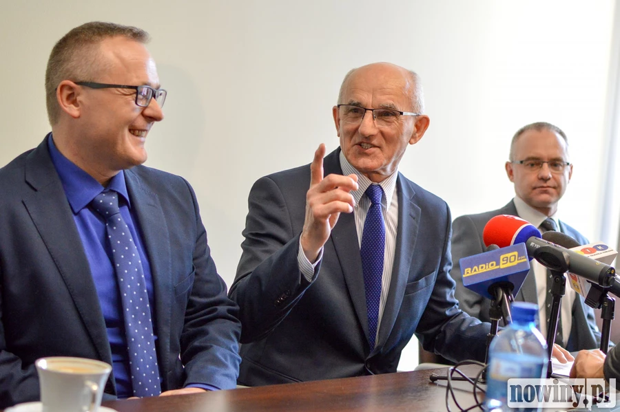 Wakacyjna beztroska radnych. Zgodzili się zapłacić 40 000 złotych, choć nie dowiedzieli się za co