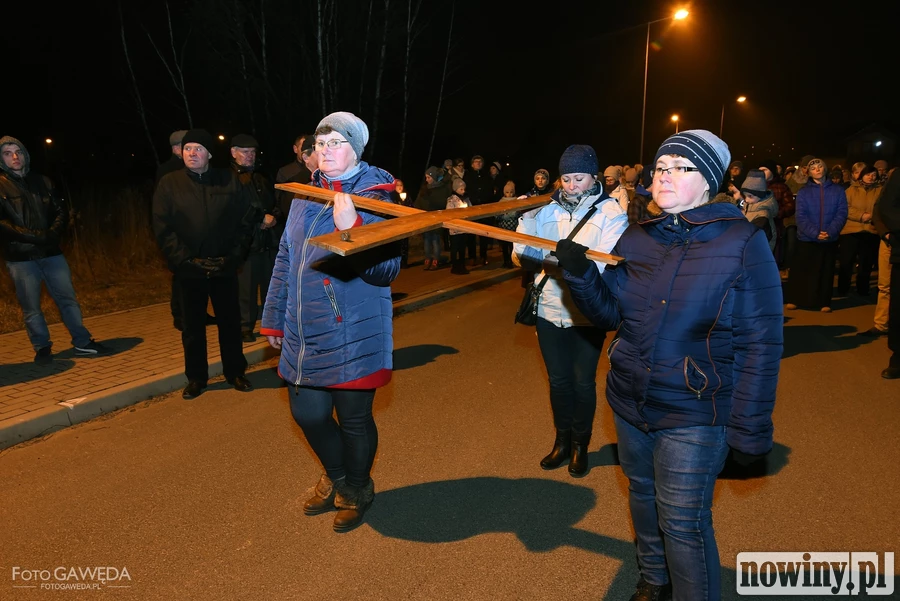 Drogi krzyżowe w Nieboczowach: ekstremalna i normalna