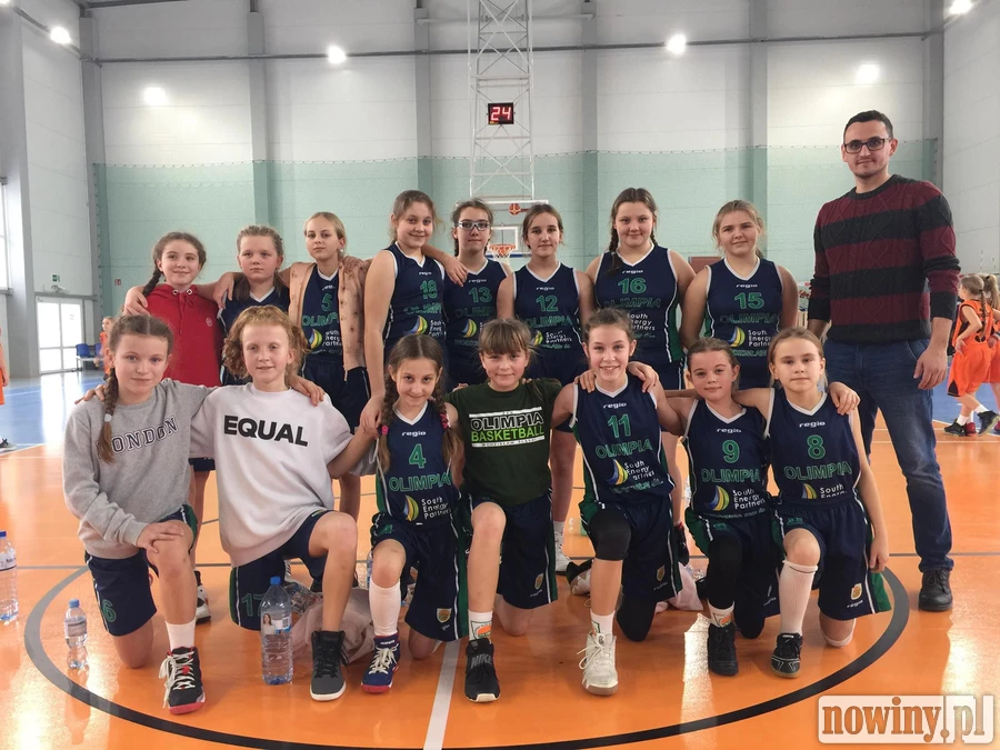 Młode Olimpijki nadal niepokonane