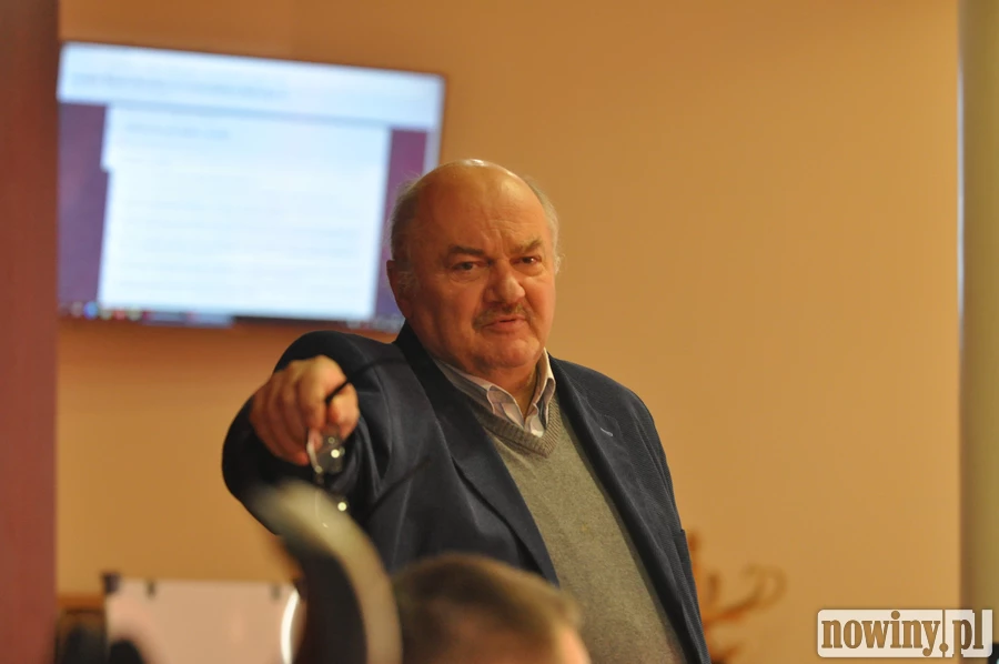 Grzany namiot przy raciborskim szpitalu. Klima pyta starostę co pacjentami czekającymi na mrozie lub w deszczu