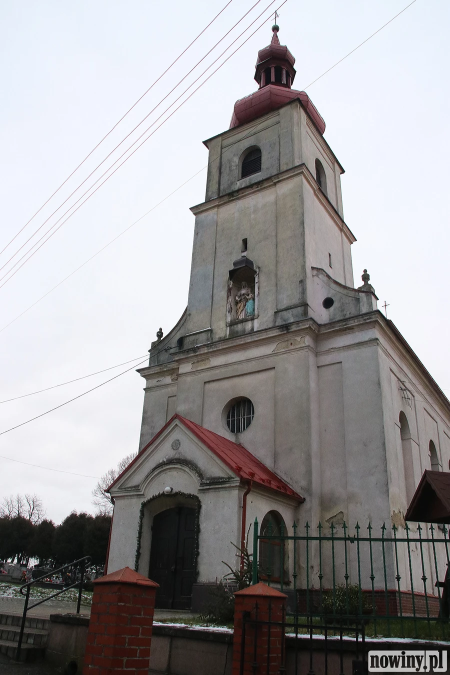 Rysy i spękania ścian groziły katastrofą budowlaną kościoła w Gamowie