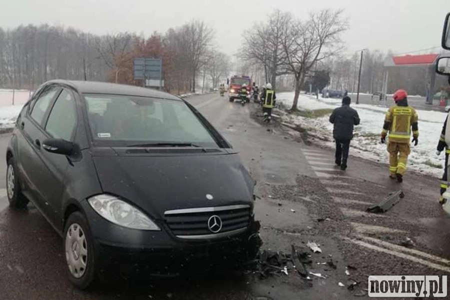 30 000 złotych strat po zderzeniu mercedesa z hondą