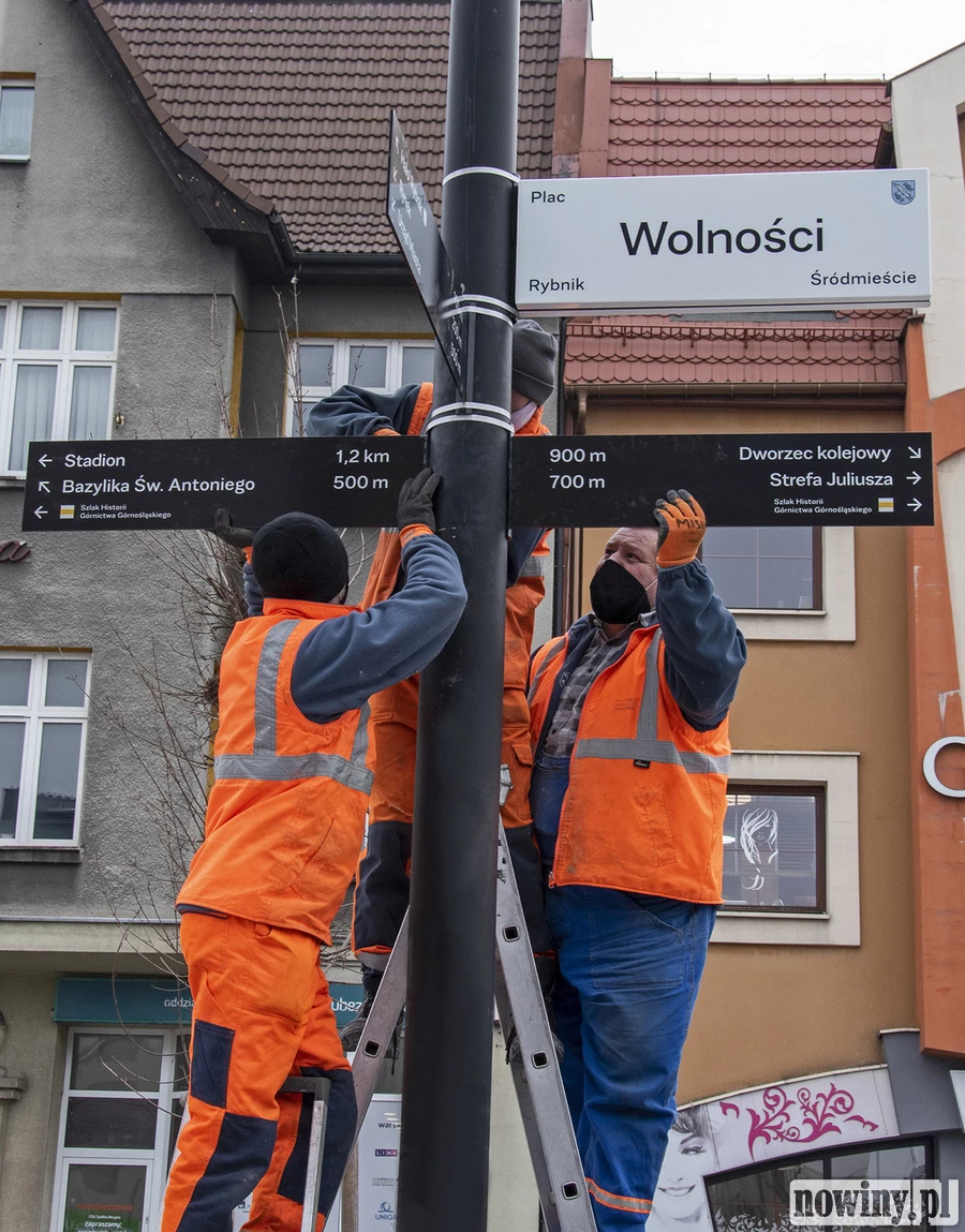 W Rybniku trwa wymiana tabliczek. Centrum ma wyglądać schludniej