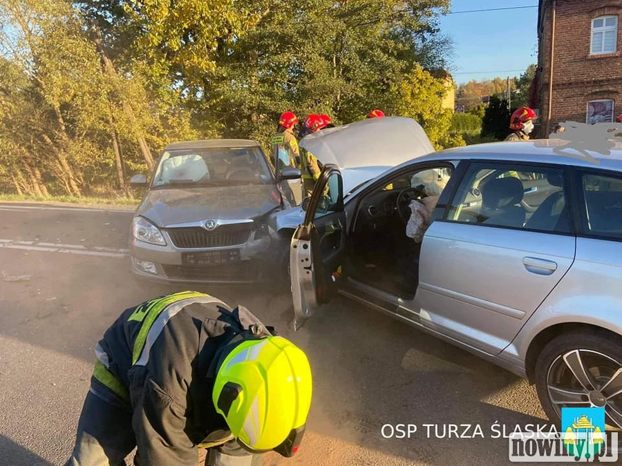 Kolizja dwóch osobówek w Turzy Śląskiej