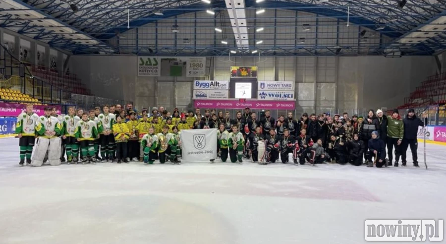 Żaki starsze JKH GKS Jastrzębie ze złotym medalem CJHL