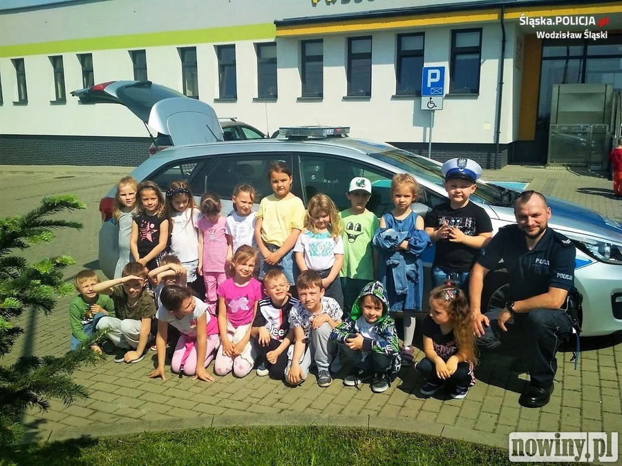 Policjanci z wodzisławskiej drogówki odwiedzili przedszkolaków w Turzy Śląskiej