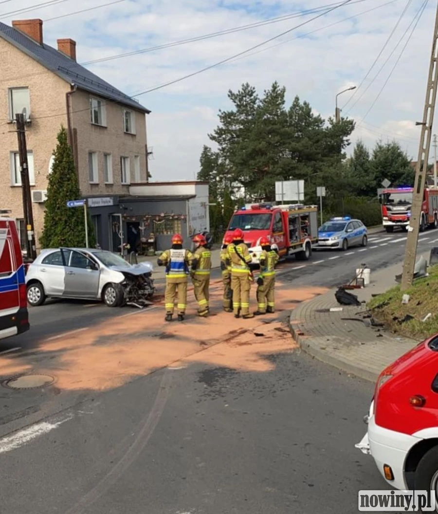 Zderzenie nissana z ciężarówką