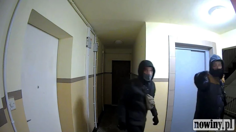 Włamanie na Floriańskiej w Rybniku. To tam kamera nagrała podejrzanie zachowujących się mężczyzn