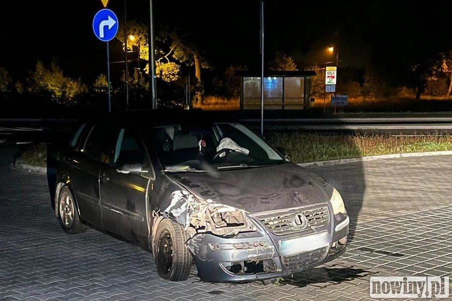 Ukradł auto w Jastrzębiu-Zdroju, wjechał nim w latarnię w Żorach