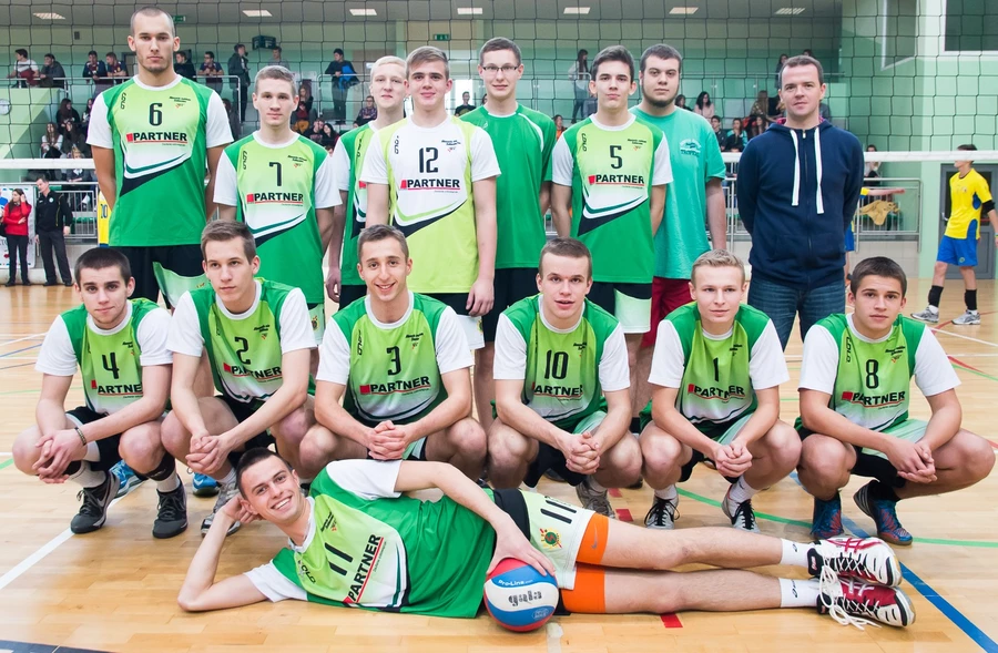 [ZDJĘCIA] Siatkarskie mikołajki: Zwycięscy chłopcy z Mechanika i dziewczyny z SMS-u