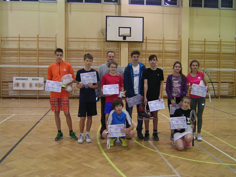 Świąteczny turniej w badmintonie w ZSOMS
