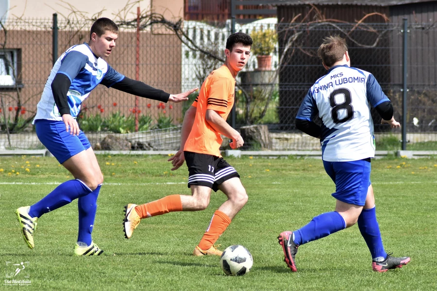 JUNIORZY i TRAMPKARZE – wyniki, tabele, zapowiedzi