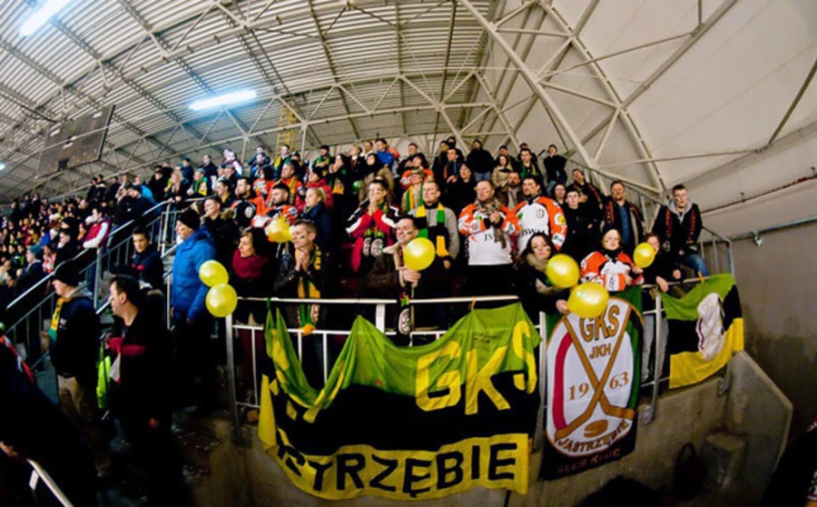 Zasłabł kierowca busa wracający z kibicami JKH