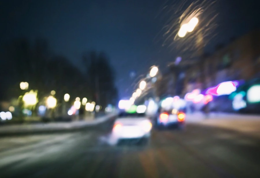 Miał pomóc przy akumulatorze, a zabrał kobiecie auto