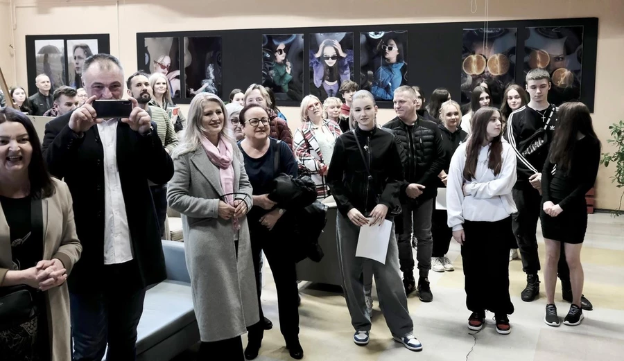 „Akcent koloru” - wernisaż fotografii uczniów „Korfantego”