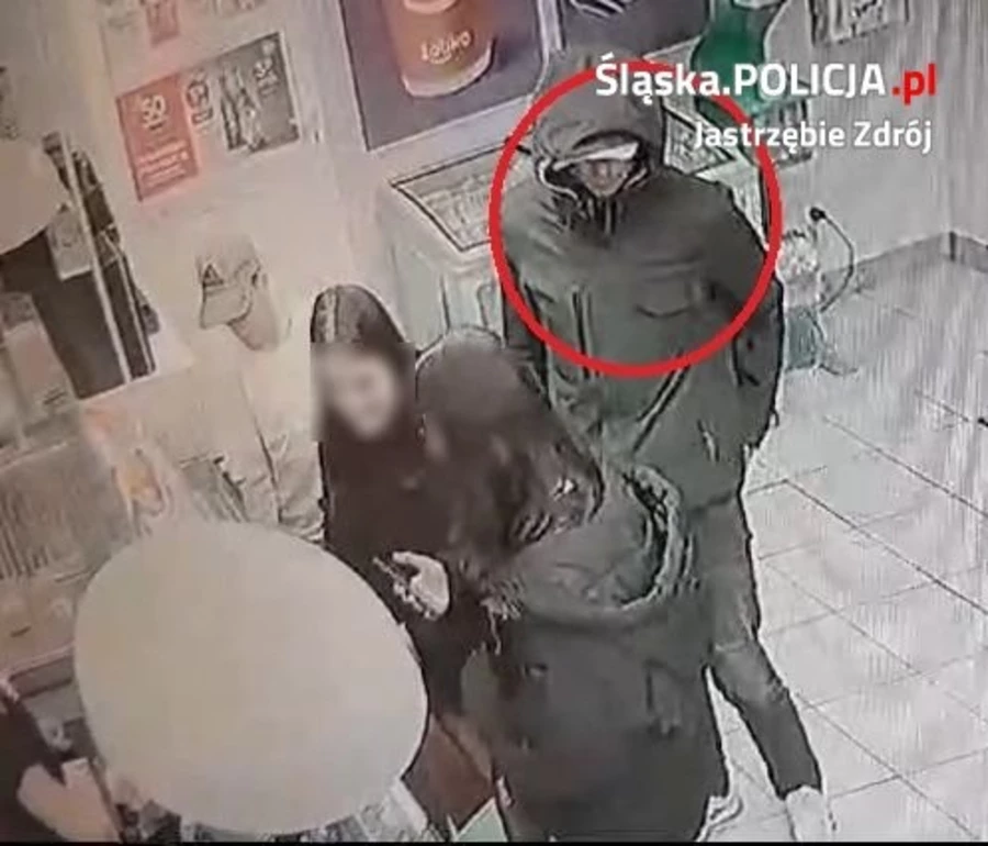 Podejrzany o kradzież karty bankomatowej. Rozpoznajesz go?
