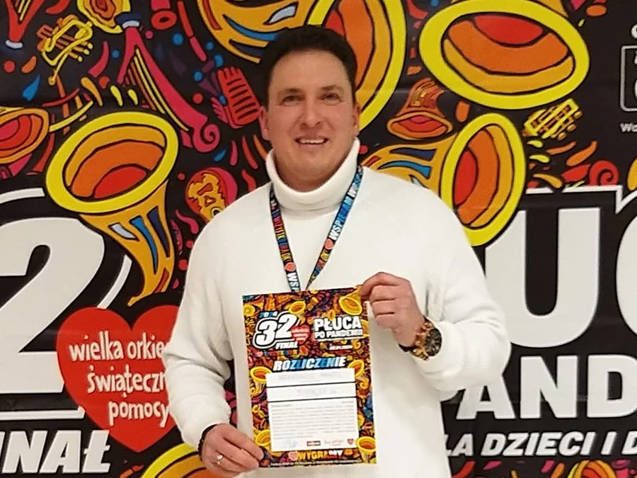 Zebrał do swojej puszki ponad 5 tys. zł. Arkadiusz Panfil uczy w praktyce, jak pomagać