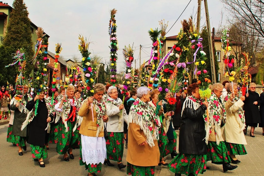 Palmą po plecach oraz chleb i woda. Wielkanoc dawniej
