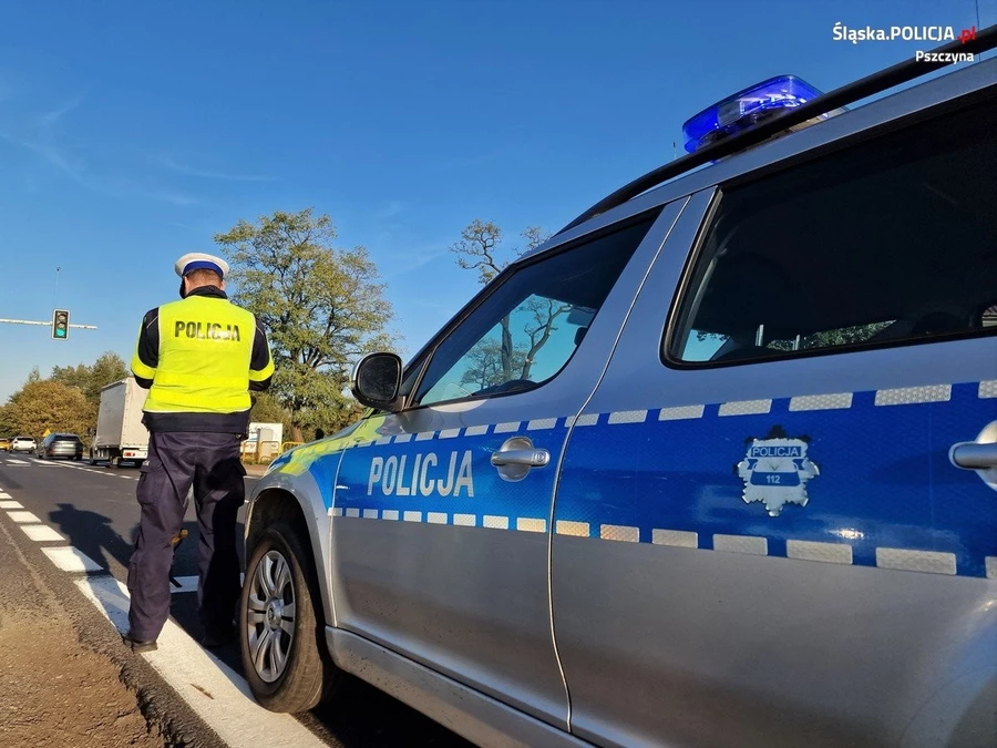 Mężczyzna leżał w kałuży krwi. Dorośli nie widzieli, zareagowały dwie dziewczynki