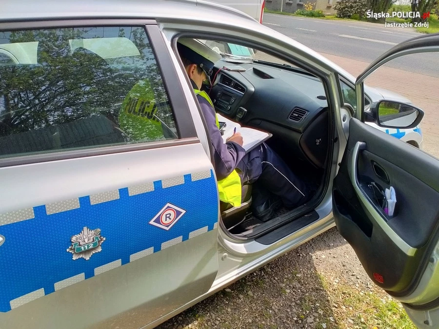 Podmienione tablice w samochodzie jastrzębianki. Policja przypomina: To przestępstwo
