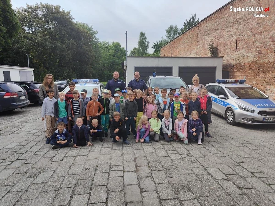 Uczniowie odwiedzili policjantów w Kuźni Raciborskiej