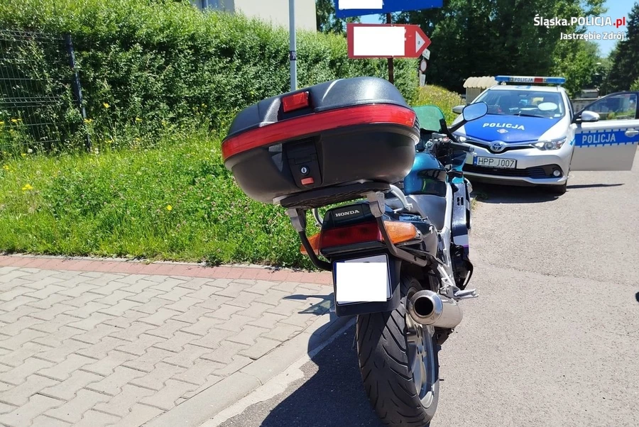 Brak uprawnień i 3 zakazy prowadzenia pojazdów. 29-latek z pow. wodzisławskiego stanie przed sądem